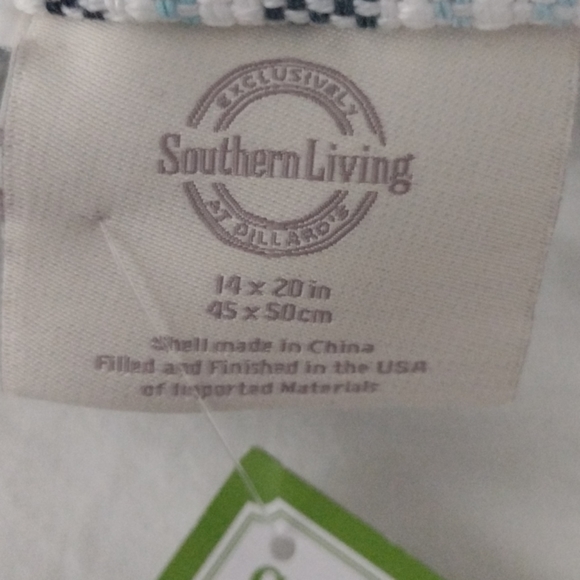 Southern Living Indoor Outdoor Pillows - Picture 4 of 4